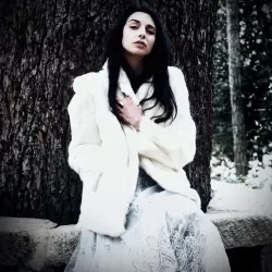 FIONA SANJABI - Rose d’Ispahan